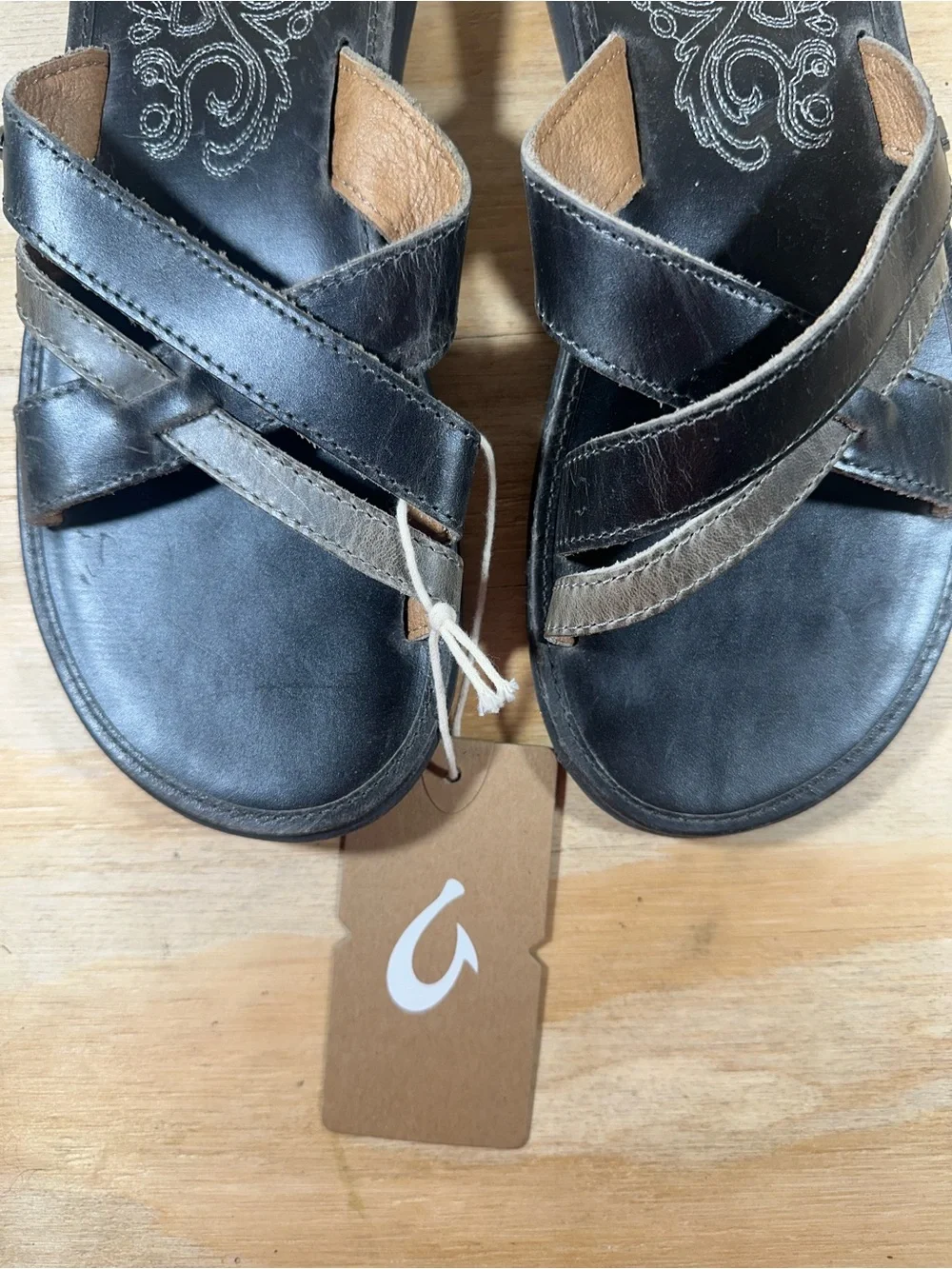 Olukai Paniolo Leather Cross-Strap Sandals Women’s Size 9